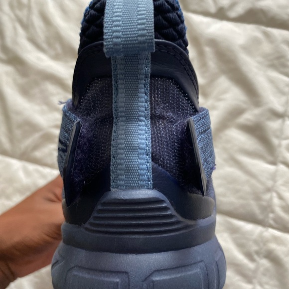 6Y LeBron Soldier 12 Anchor Basketball Shoes - Picture 9 of 10